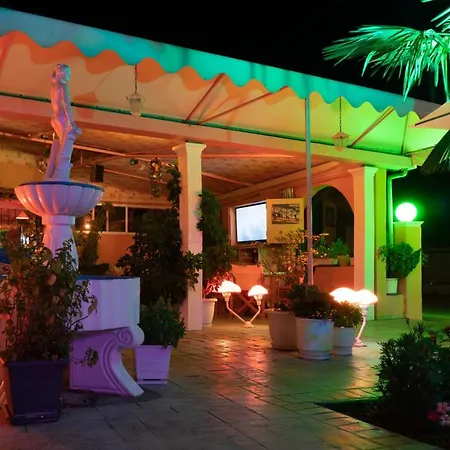 Billy's Πανσιόν Μωραΐτικα